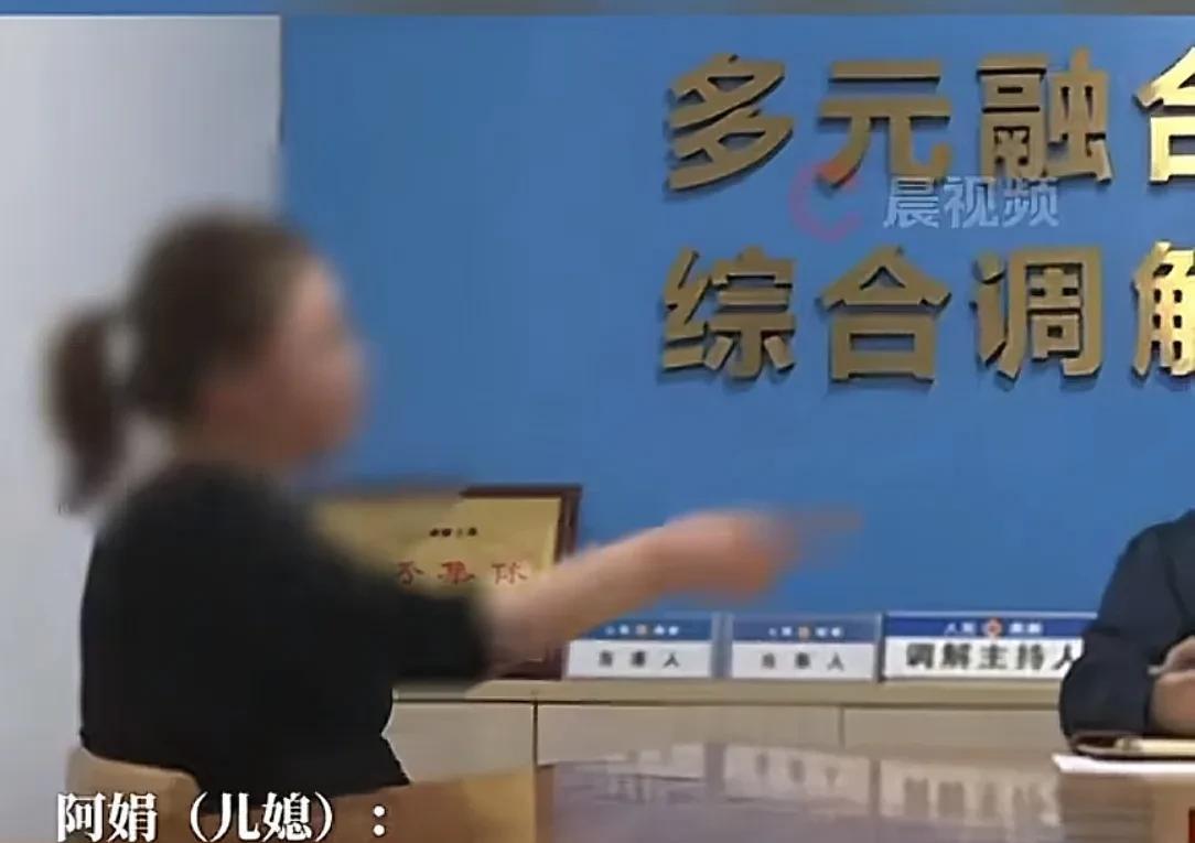“彻底乱套了！” 因孙子随母姓，儿媳被公公当众掌掴后续！公公道歉,但夫妻坚持不改