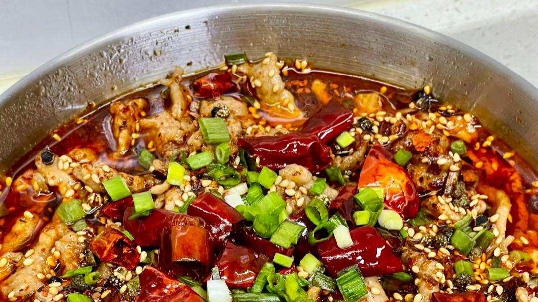 麻辣鲜香暴击味蕾！懒人版水煮肉片攻略，配菜随便加都好吃