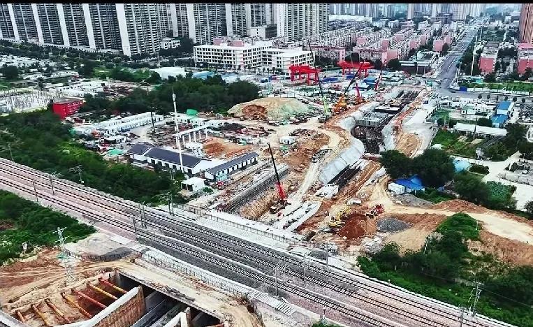 石家庄市汇明路与仓丰路这儿最近事儿还不少。仓丰路（中华大街 - 胜利大街）管廊工