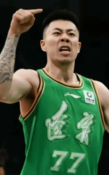 上次有王俊杰，这次有张镇麟，这次中国男篮依旧能战胜日本男篮。球迷们依稀记得去年双