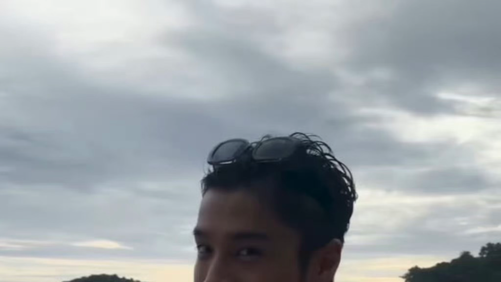TVB力捧小生半裸秀身材！被公司女同事调戏，曾多次被质疑整容