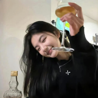 爱喝酒的小姑娘