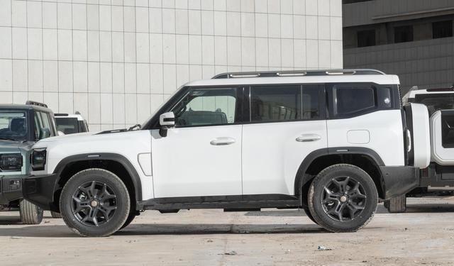 新款2.0T+8AT，2+3+2七座布局，18万级硬派SUV