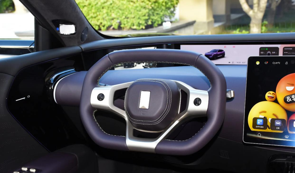 阿维塔07与智界R7外观对比：优雅时尚 vs 个性激进