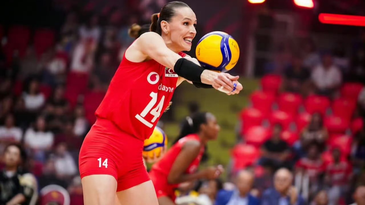 恭喜！39岁国手副攻续约，竟和颜妮同龄，两人对比太明显