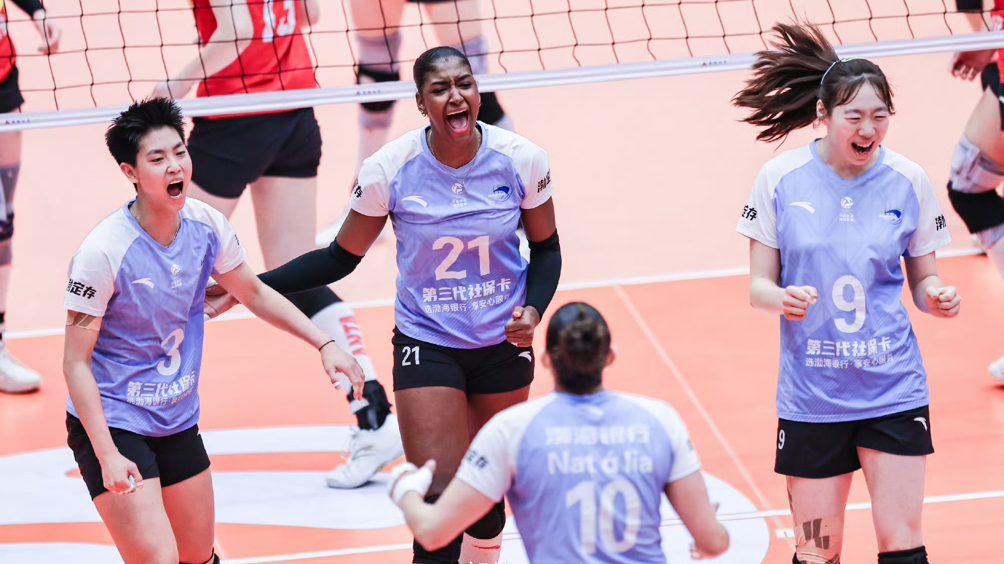 CCTV5直播！天津女排对阵上海，刘美君发烧，全队加练一传