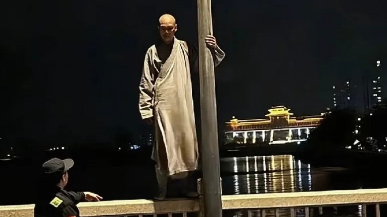 僧人跳江轻生！被逐寺庙引全网争议，网友一句话道破关键