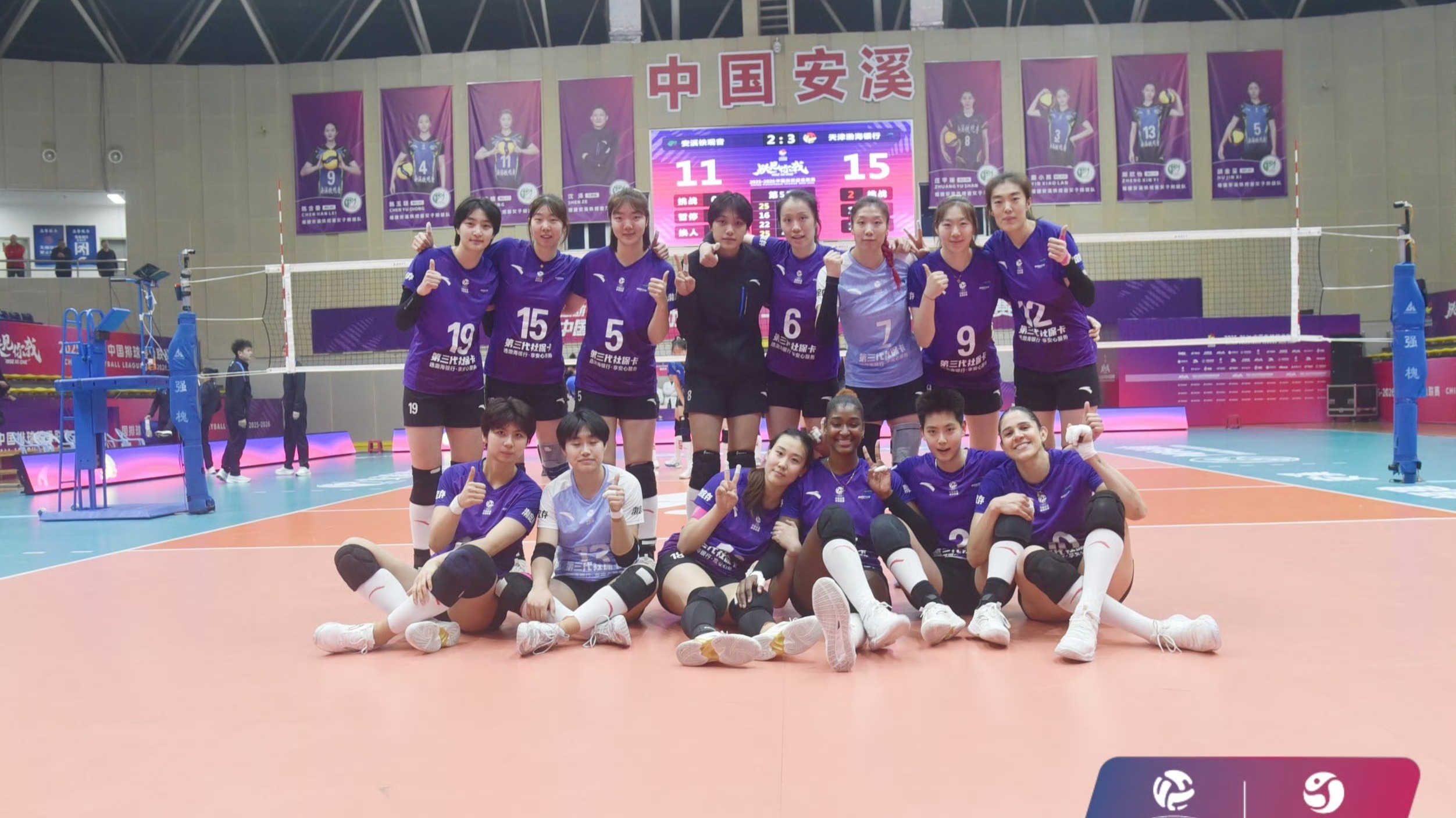 3：2！天津女排险胜，37岁老将23分，外援副攻被激活，独得7拦