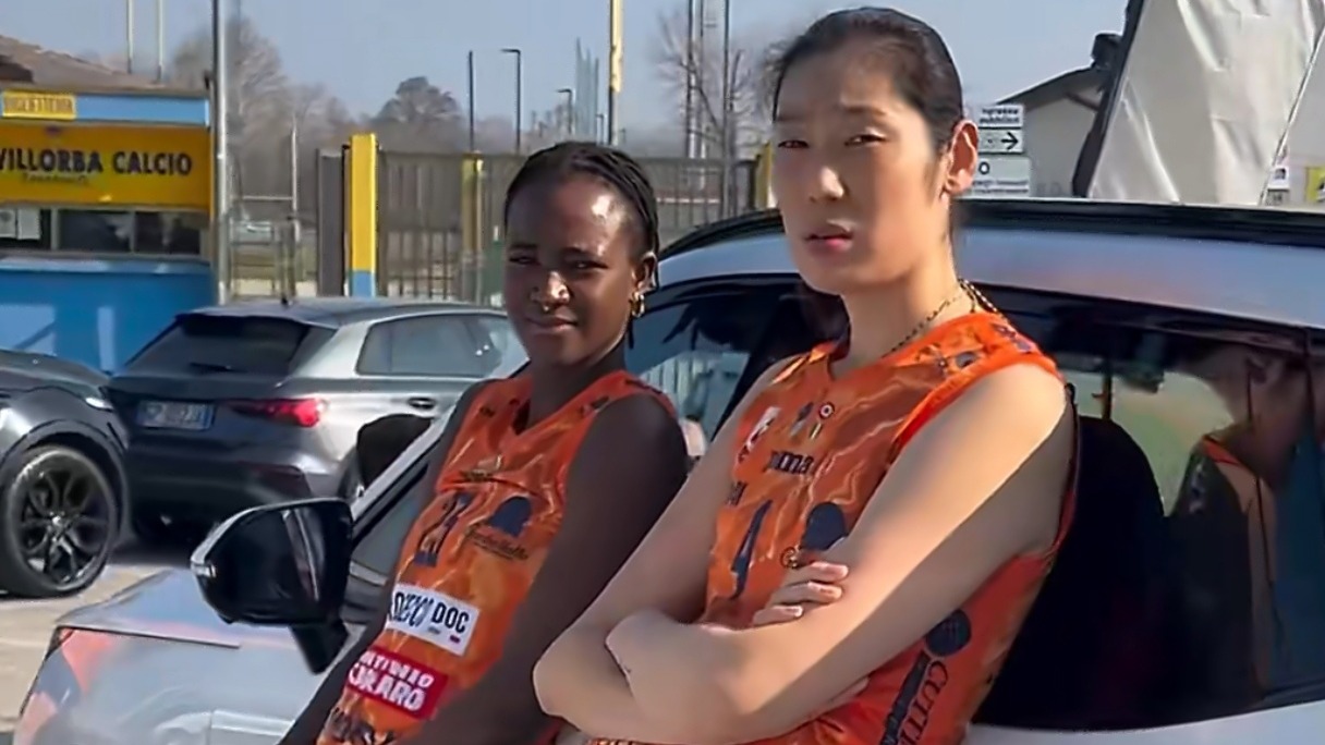 朱婷随队参加活动！大长腿吸睛，心情很放松，续约坐等官宣