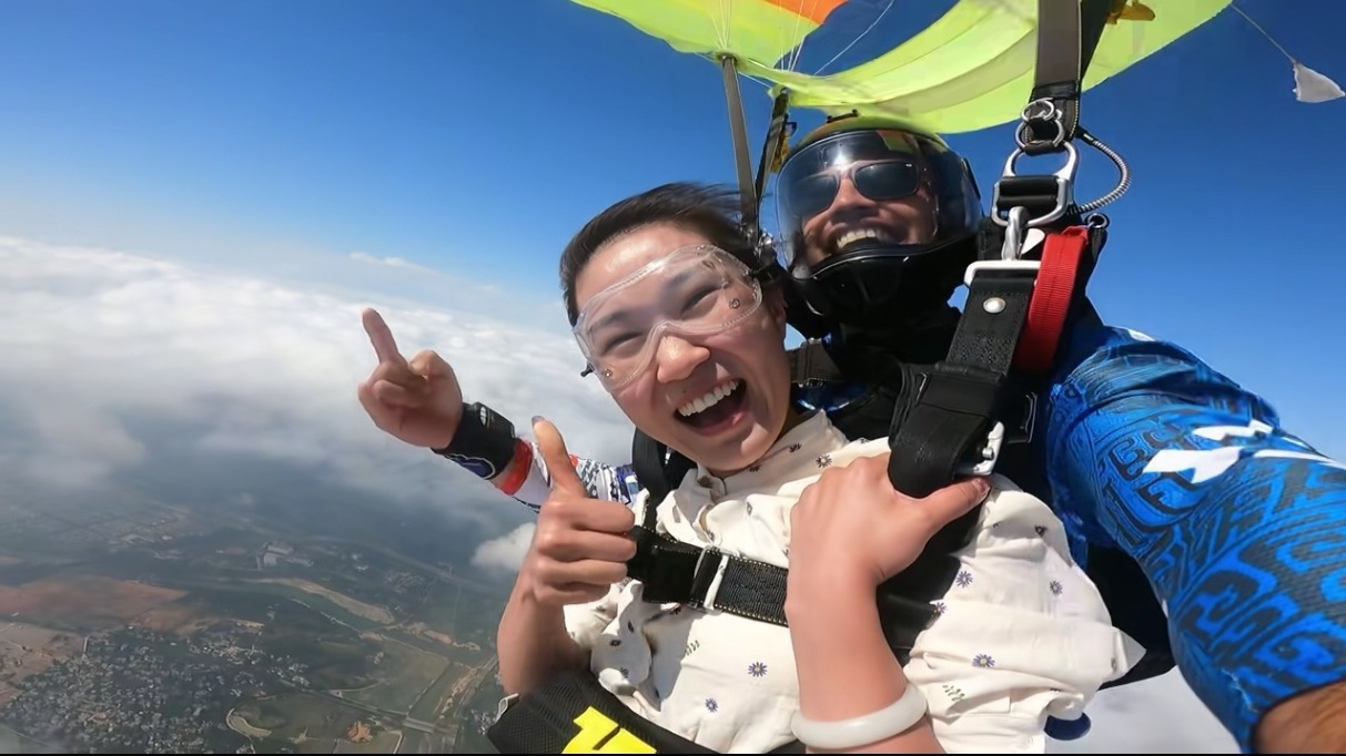 王梦洁更新社媒！尝试高空跳伞，登上新华社封面，国家队绝对核心