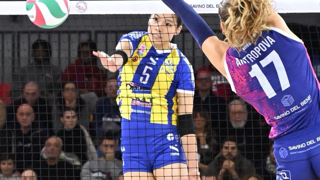 一夜两消息！朱婷无缘关键战，首发位置被取代，庄宇珊12分难赢球