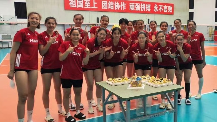 吴梦洁归队，李盈莹缺席，金佳宝被淘汰！中国女排18人合照曝光