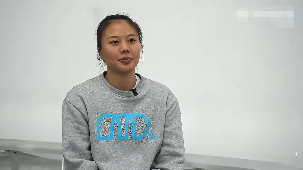 2：3！龚翔宇13分，球队遭遇两连败，郎平全家现身观赛