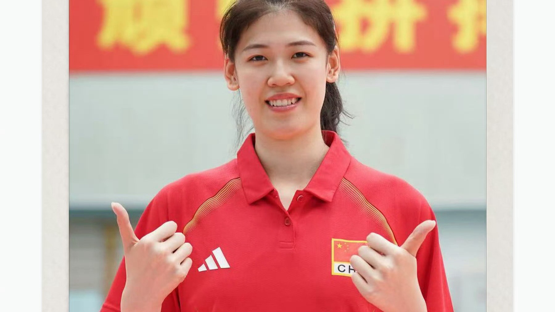 中国女排齐发声！李盈莹最特别，庄宇珊妆容精致，张籽萱写字好看