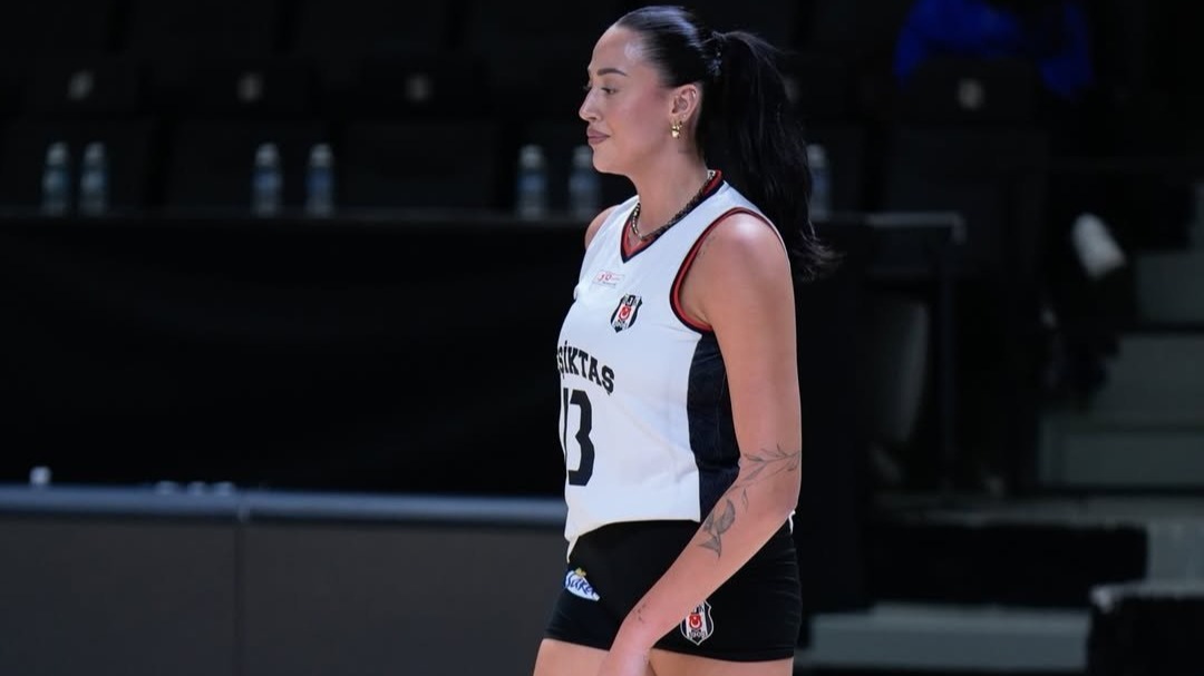 女排联赛曝丑闻！1米98副攻赛后施暴队友，被俱乐部罚款40万