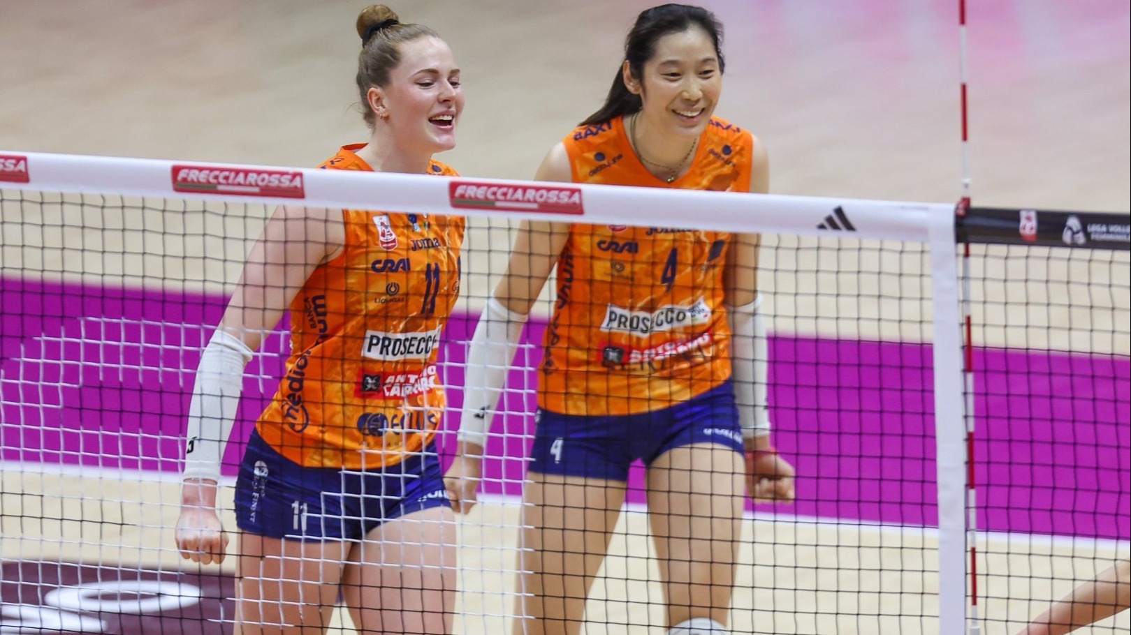 3：0！朱婷赛季首冠，发球轮+神仙球立功，加比MVP，哈克20分