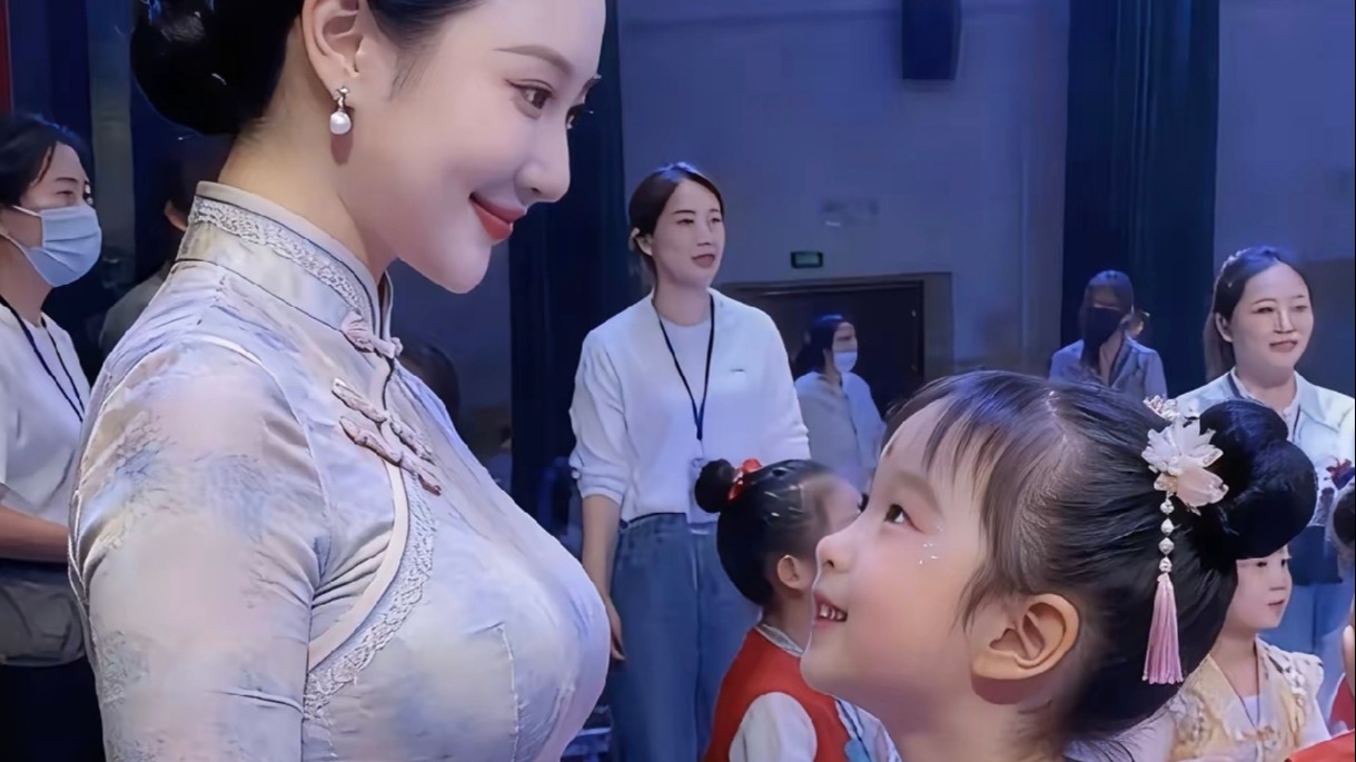 漂亮妈妈更容易生女儿？