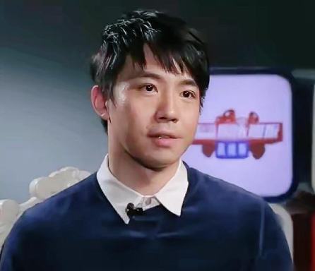 俞灏明说当年我被大火烧伤后
圈内女友马上把我抛弃了，粉丝、圈内好友都知道这件事，