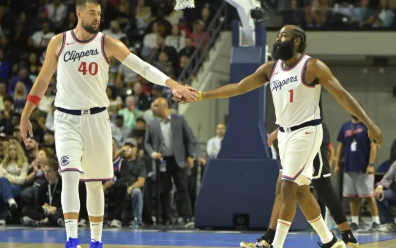 祖巴茨离开哈登后真的是从神坛跌落了，当初的那个祖尼尔已经看不到了，下一份合同预计