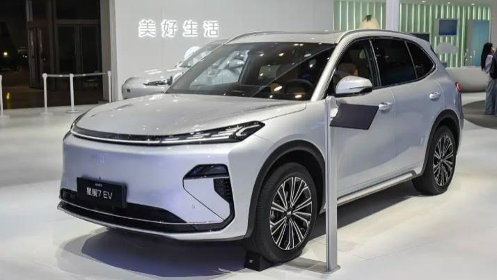 轴距2755mm，续航605km，吉利星舰7 EV，11万绕不开的选择
