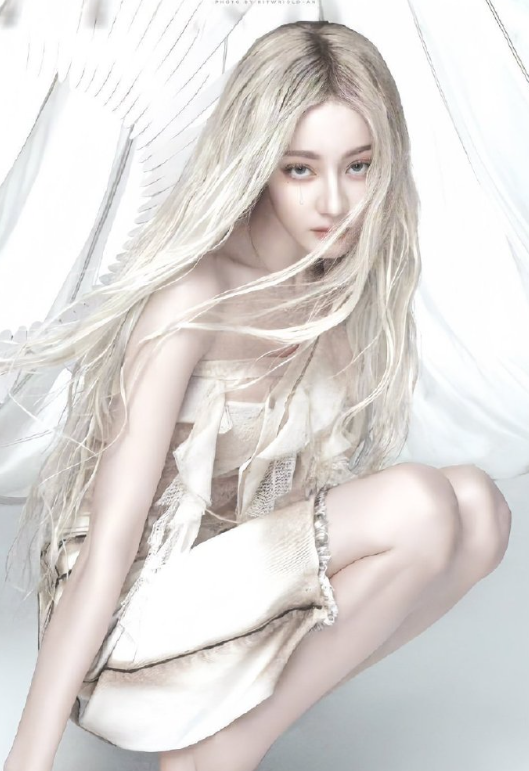 皎若云间月，馥若空谷兰