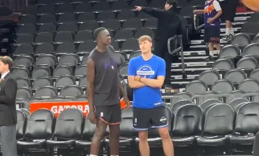 今日，独行侠对阵太阳的比赛即将开始。

赛前，美国篮球媒体ClutchPoint