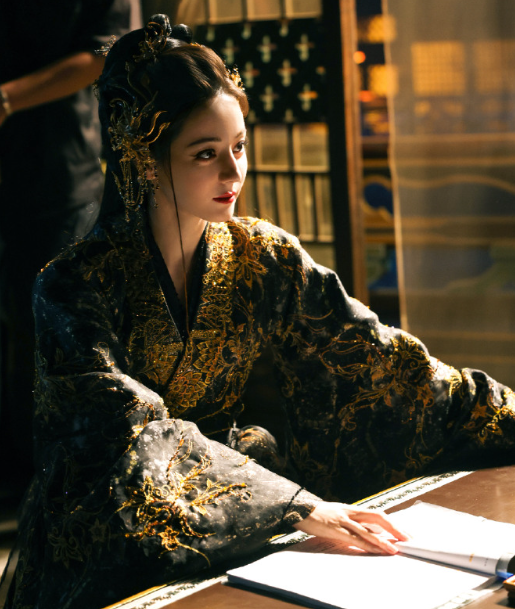 我比流言蜚语先认识你，不曾在你巅峰的时候慕名而来