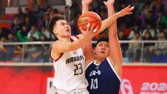 广工后卫加北大全能锋线，遂溪男篮强势拿下湛江篮球联赛冠军