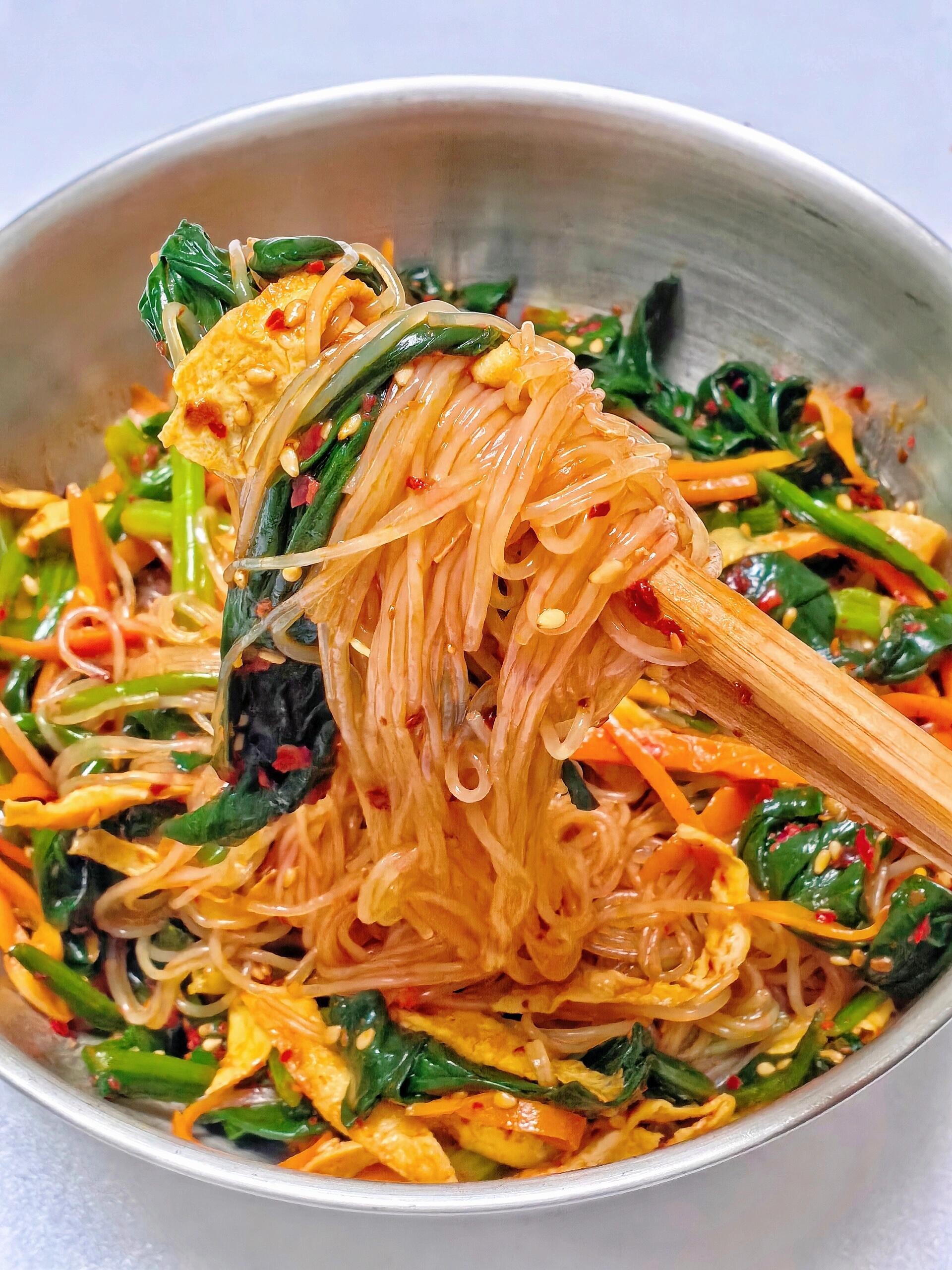 5分钟快手菠菜拌粉丝！酸辣开胃，鲜到舔盘
家人们谁懂啊！春天的开胃凉拌菜，被这道