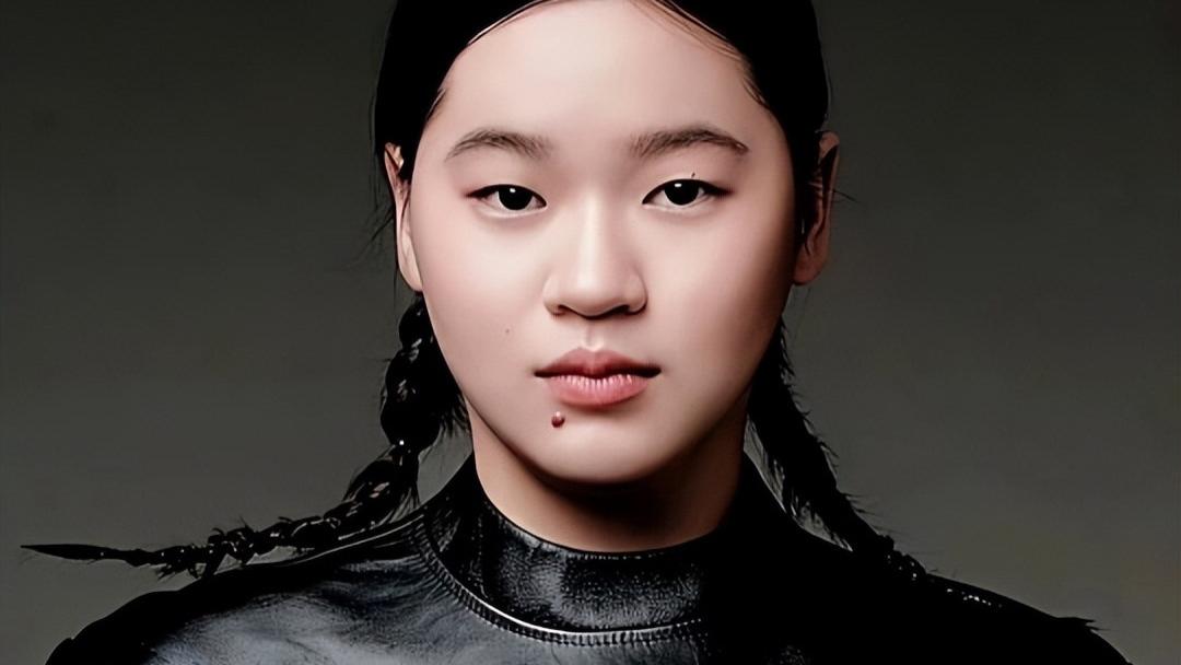 全红婵登《人物》封面，18岁冠军的时尚转身，赛场外的另一面你看过吗？