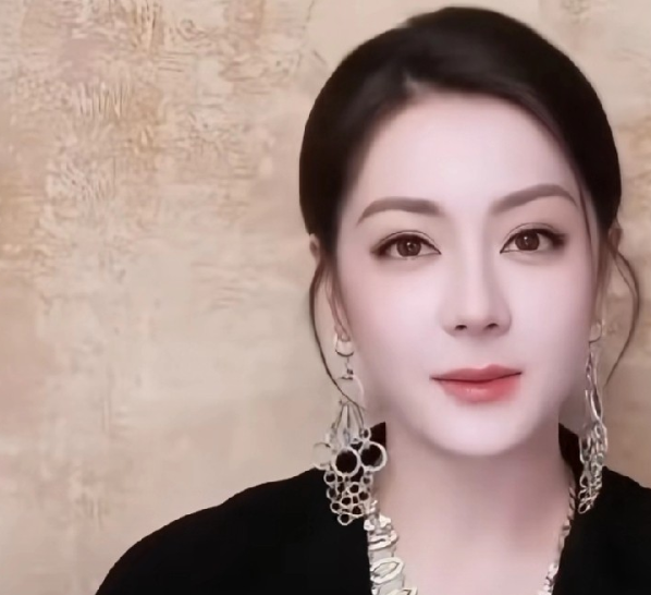 迪丽热巴从迪拜安全的回来了！！

但是她经历了什么啊？感觉状态，颜值直接就跟两个