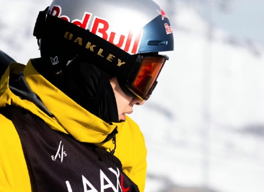 顶着巨大压力完成三跳太不容易了苏翊鸣说不用再去承担卫冕冠军的压力教练说他“不想滑