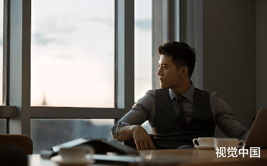 知名企业家连续三年投入数百万带老家致富，第四年公司遇到困难无力继续帮扶时，村民们却威胁要刨了他祖坟