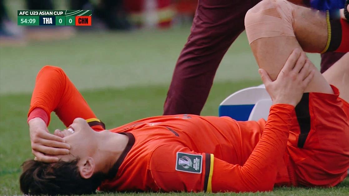 昂首出线！裁判太黑了，国足U23创造历史，李昊光环：远超王钰栋