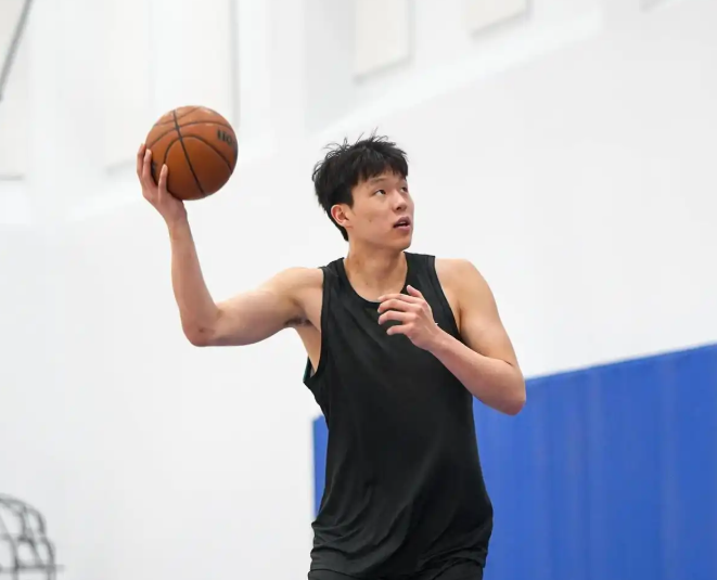 打完这两场发展联盟比赛，感觉杨瀚森离本赛季发展联盟最佳阵容，有点越来越远
发展联