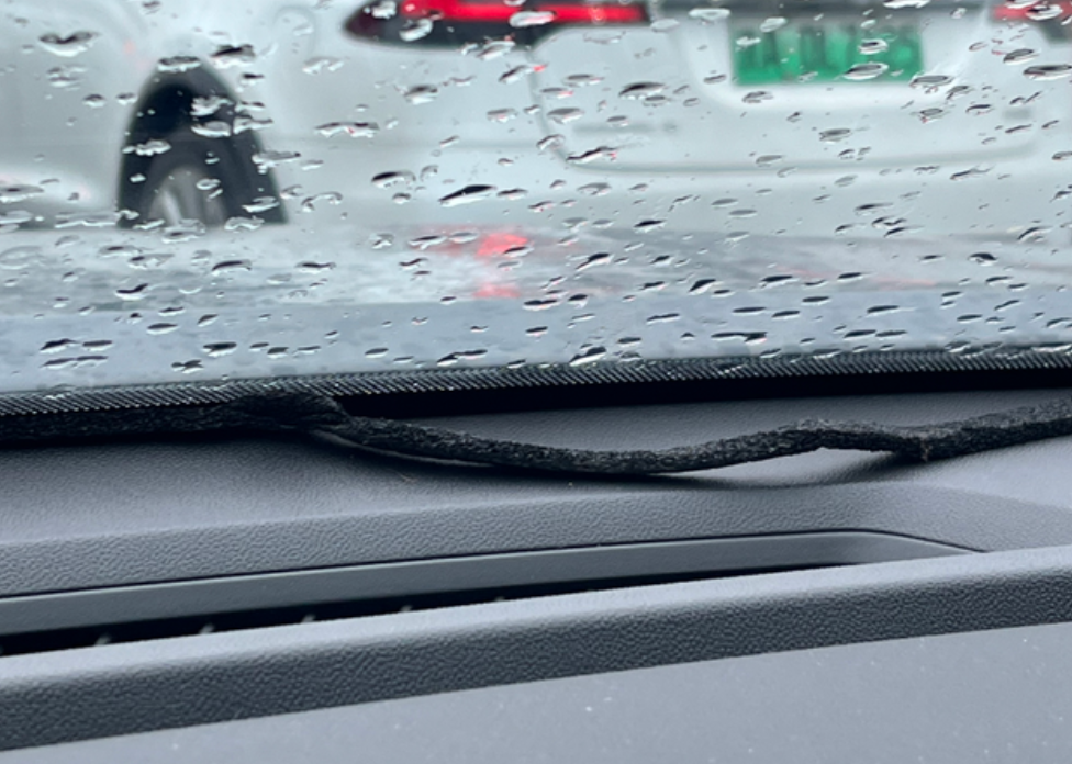 三代cs75plus前挡有海绵漏出来
有没有人遇到过这个问题啊，今天才注意到，5