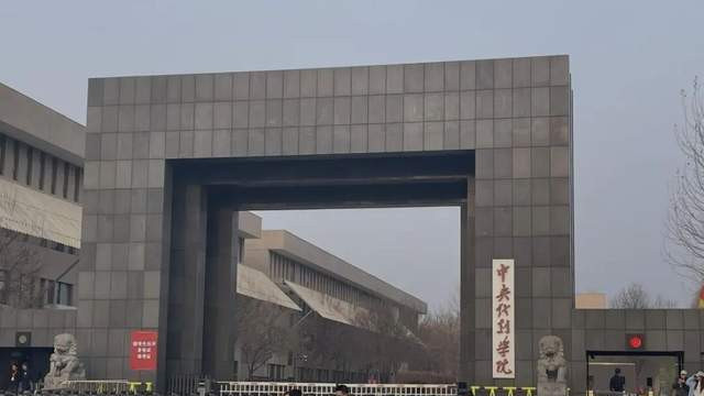 百万艺考费，归来5000月薪：艺考生缺一个张雪峰