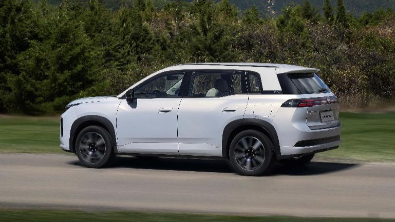 连续霸榜销冠！10.28万拿下i60马到成功版，国民增程再加码