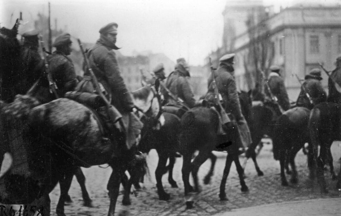 走，上班去（ 1914 年乌克兰利沃夫） 