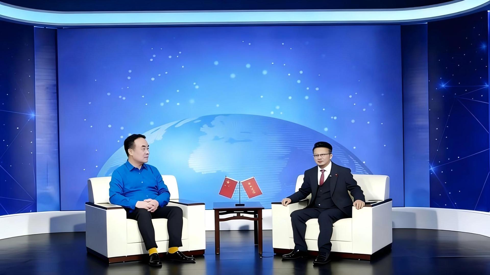 他为什么放弃继续做企业，选择了一条艰难漫长之路？