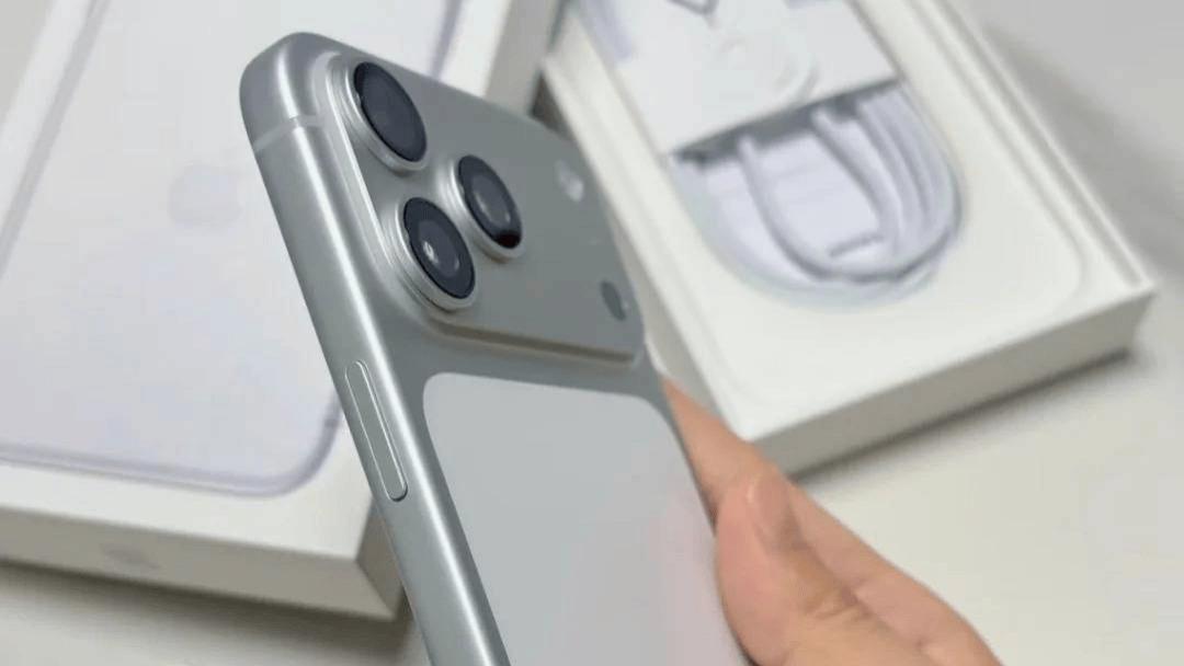 苹果二手手机vs全新机，小白该选哪种？旧猫检测师新旧苹果对比指南