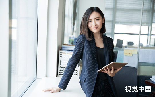 误把我当霸总攻略后，我把懵逼的绿茶实习生送进局子