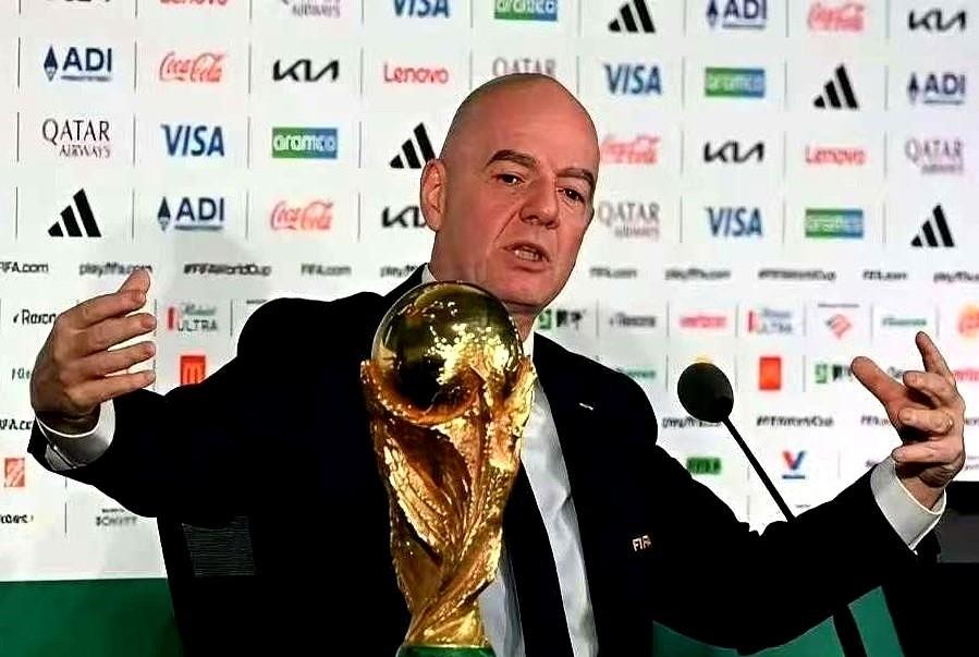 国际足联派了五个阿根廷人，去吹法国队的淘汰赛。
就在法国和阿根廷刚在世界杯决赛里