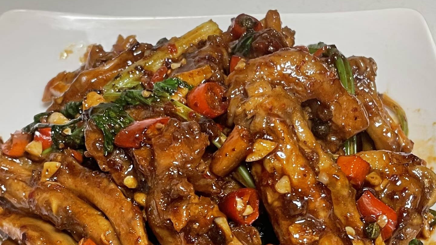哎？香辣鸭爪这样做，软烂入味，连骨头都香，做法太绝了！