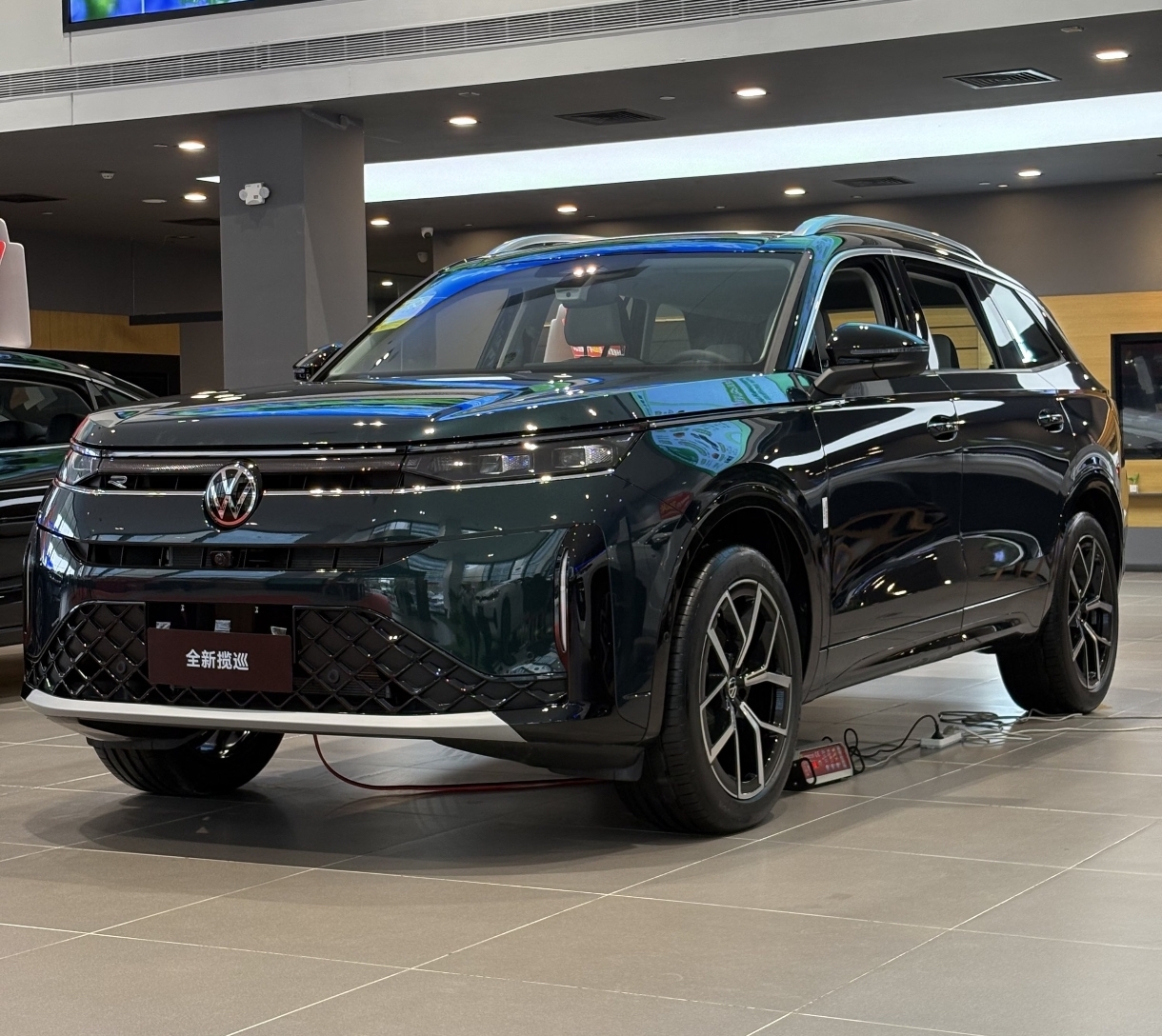 作为一个经常往返上海、带娃跑长途的家庭用户，试驾完全新揽巡，我直接被它的“硬核实