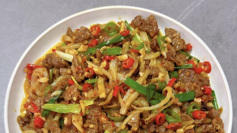 酸萝卜炒牛肉：一道下饭到“酸爽”的家常快手菜