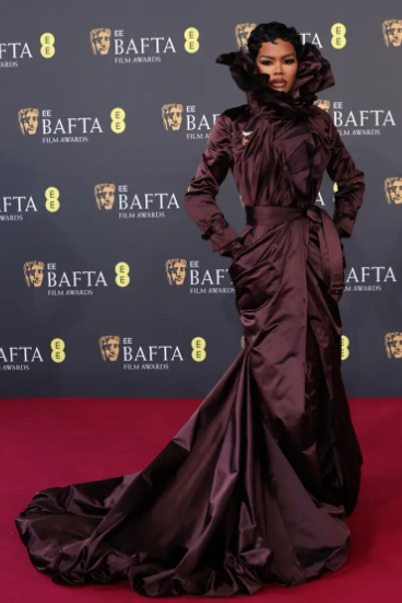 缇雅娜·泰勒出席第79届英国电影学院奖颁奖典礼