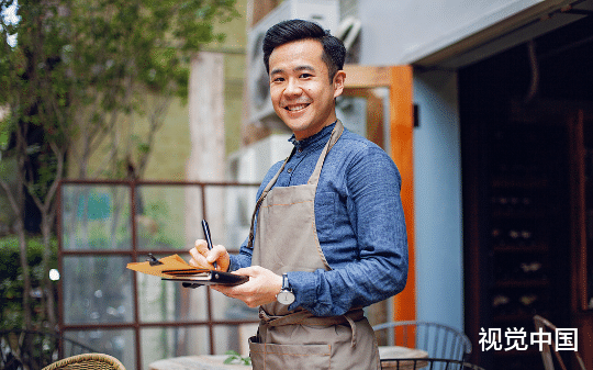 上海一家饭店，只因老板说只帮助有困难的人，不给网红免费蹭饭，竟招来上千条差评，被网暴到关店