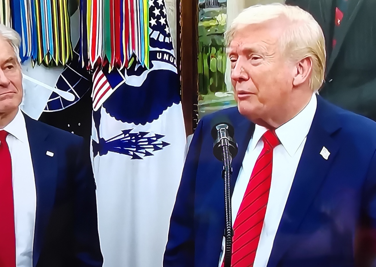 只有强者才会被尊重，特朗普更是只尊重强者。
这不，东方大国都还没发邀请函，特朗普