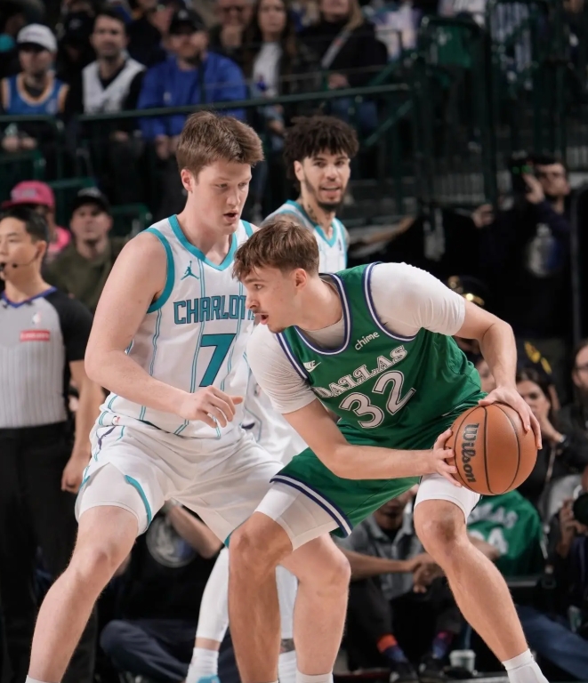 黄蜂这个克尼普尔我是越看越喜欢，太适合掘金了
克伦克和丹佛最爱的白人+射手，防守